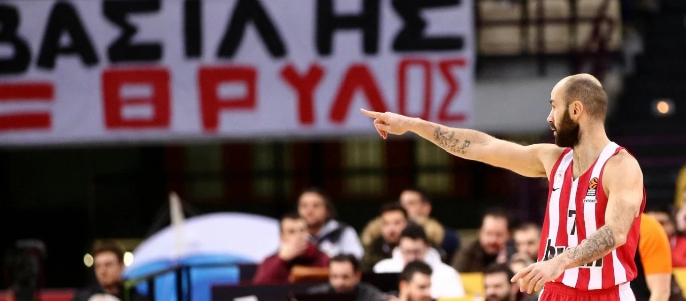 «Κόκκινος» και φέτος ο Βασίλης Σπανούλης - Ανανέωσε το συμβόλαιό του με τον Ολυμπιακό (βίντεο)